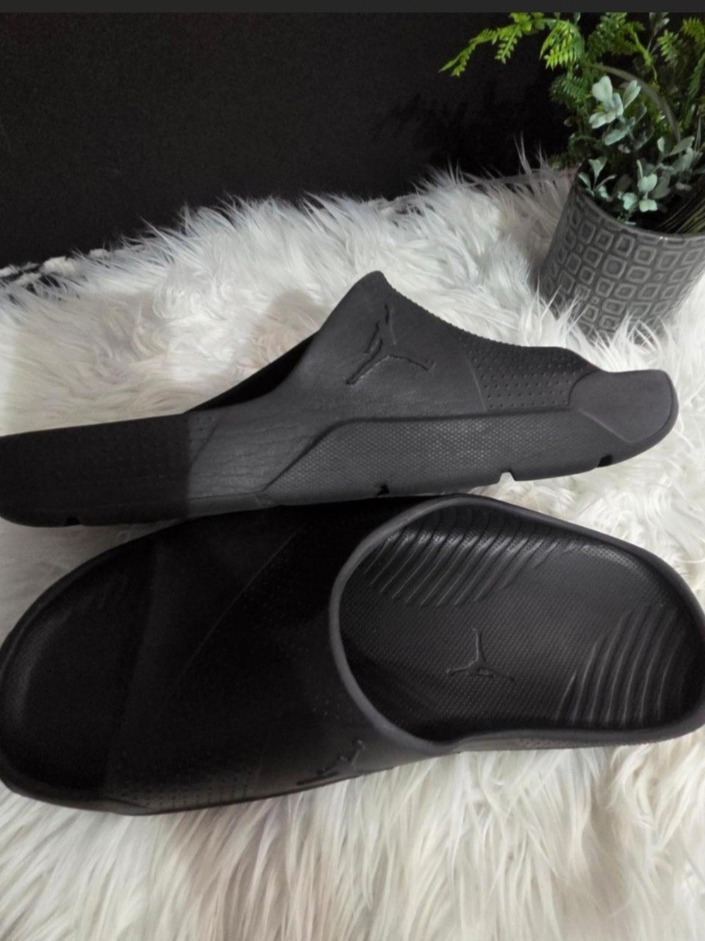Nike Jordan Black Slide Sandals In Size 11 - Picture 3 of 7